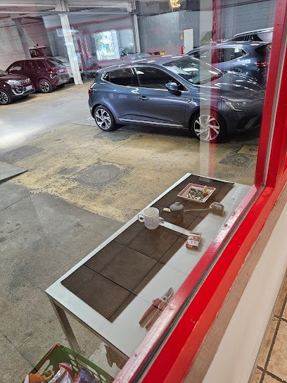 Avis, Loueur de Voiture à Saint-Nazaire