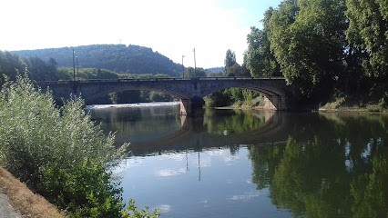 Hertz Location De Voitures - Besancon Gare Tgv Franchecomt, Loueur de Voiture aux Auxons