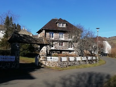 Location meublés, Loueur de Voiture à Saint-Jacques-des-Blats